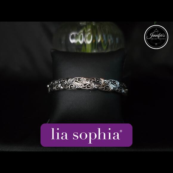 Lia Sophia Silver Tone Brocade/Filigree Stretch Bracelet - Picture 1 of 9